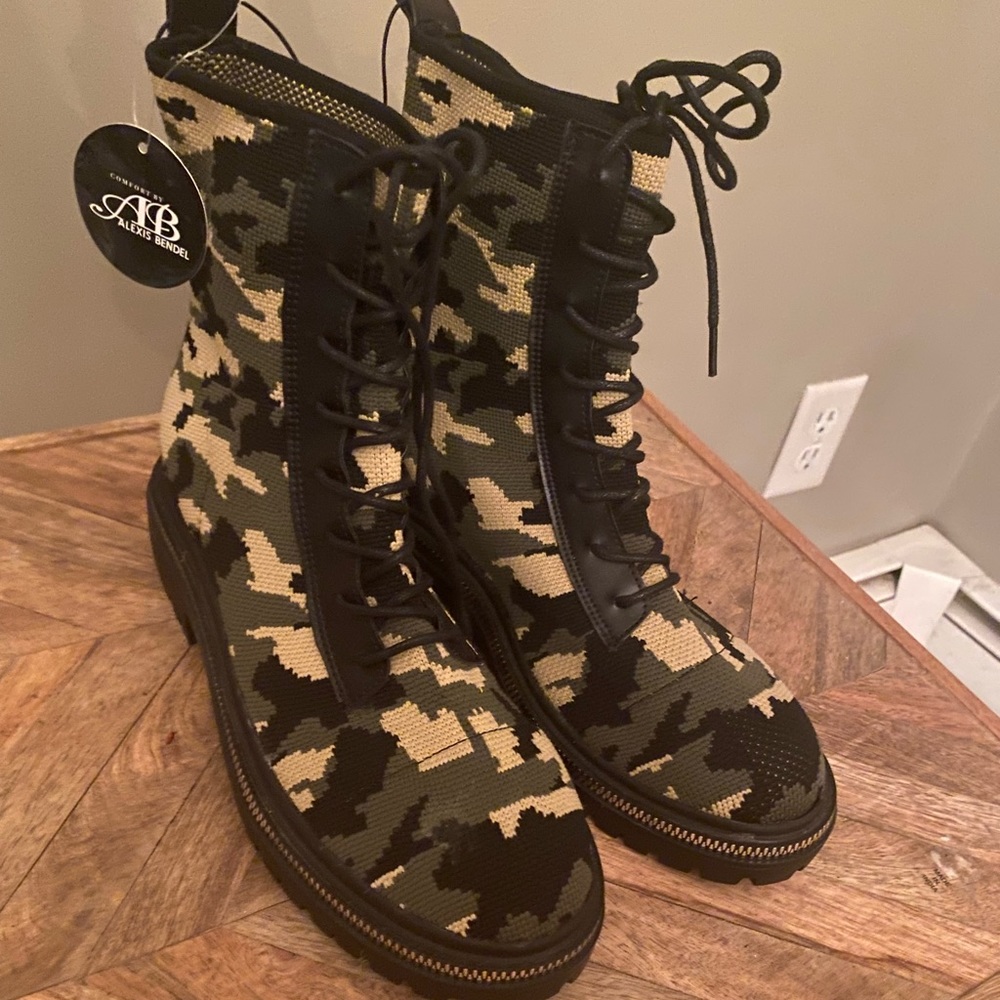 Alexis Bendal boots!!!